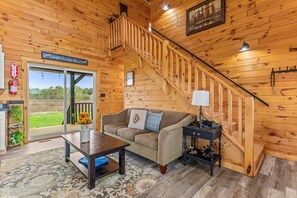 Smart TV, books - Cozy Cabin, Luxury Hot Tub, GameRoom -Lake Huron (Applegate)
