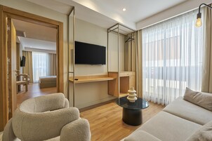 Suite Deluks | Minibar, brankas, ruang kerja ramah laptop, dan setrika/meja setrika