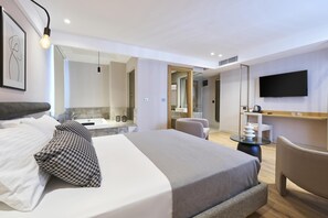 Chambre Deluxe, baignoire à jets | Minibar, coffres-forts dans les chambres