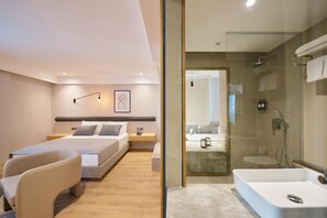 Deluxe Room, Jetted Tub | Minibar, in-room safe, laptop workspace, iron/ironing board - La Maja Hotel (Antalya)