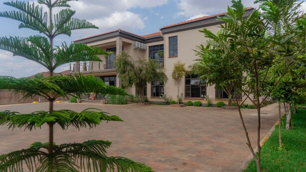 Unclassified image, 1 of 35, button - Area 6 (Lilongwe)