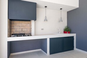 Fridge, microwave, oven, stovetop - Villa Polei in Pula, Croatia (Pula)