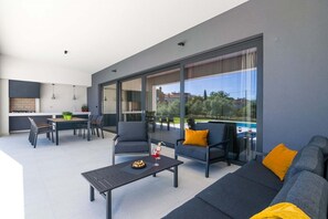 Outdoor dining - Villa Polei in Pula, Croatia (Pula)