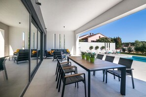 Outdoor dining - Villa Polei in Pula, Croatia (Pula)