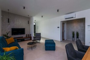 TV, fireplace, table tennis, stereo - Villa Polei in Pula, Croatia (Pula)