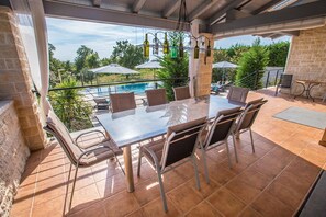 屋外ダイニングエリア