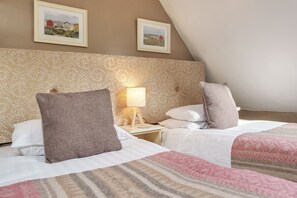 7 Schlafzimmer, Bügeleisen/Bügelbrett, kostenloses WLAN, Bettwäsche