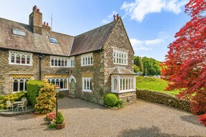 Exterior - Bannerrigg, a fabulous celebration house with hot tub and cinema in Windermere at the heart of the E (Windermere)