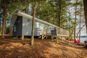 Exterior - Waterfront Four Season Cottage in the Woods WiFi (Dwight)