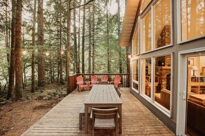 Cabin, 3 Bedrooms | Outdoor dining