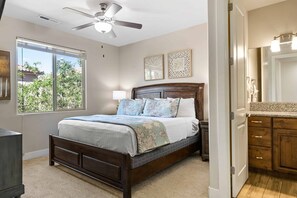 4 habitaciones, escritorio y espacio para trabajar con laptop