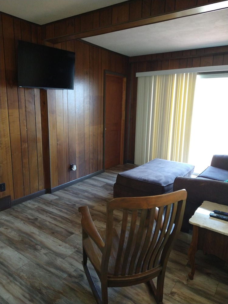 Oneida Lake Fishing, Year Round! Kick back and relax on the lake