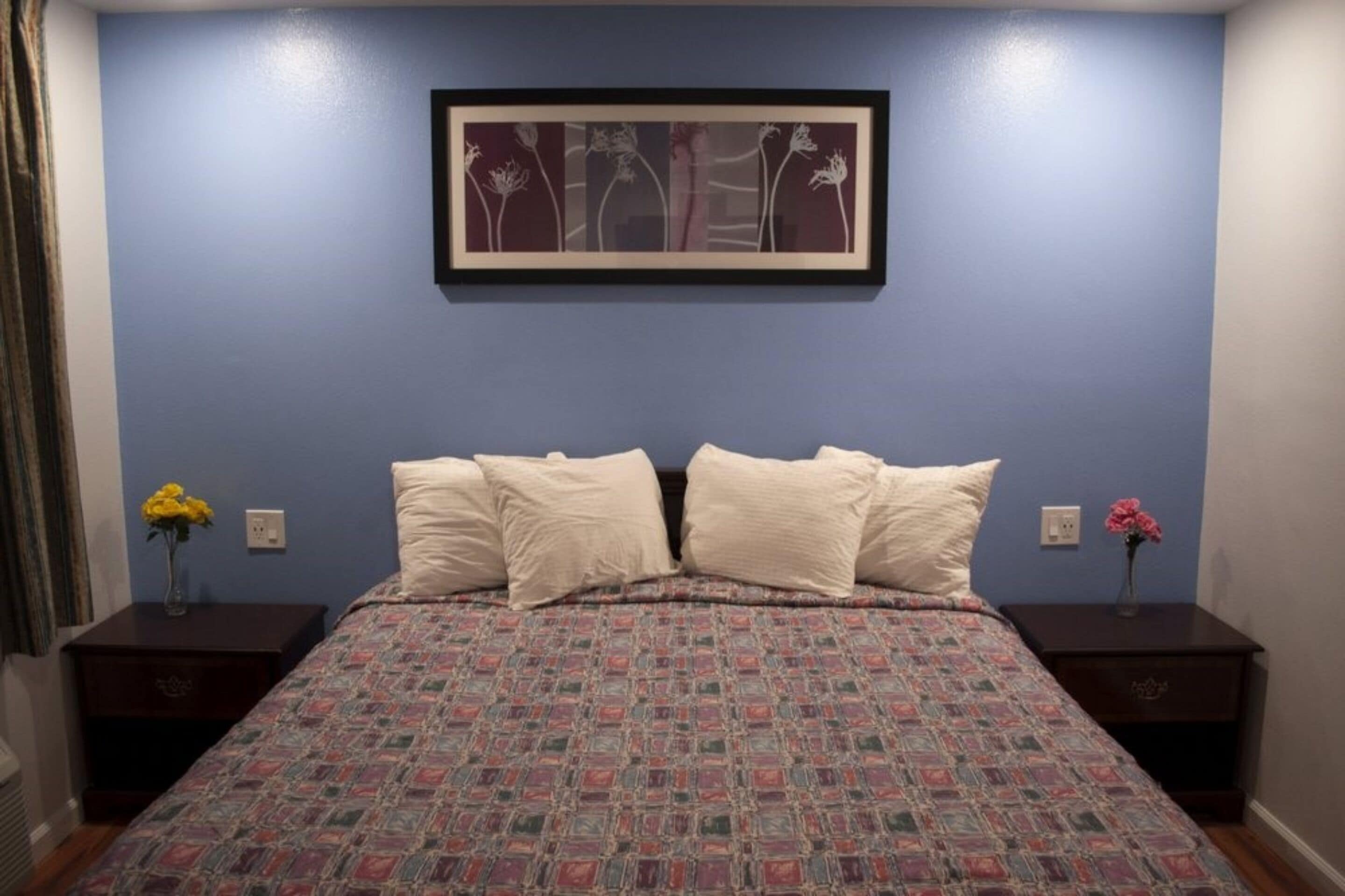 room, 1 queen bed, non smoking | desk, free wifi, bed sheets