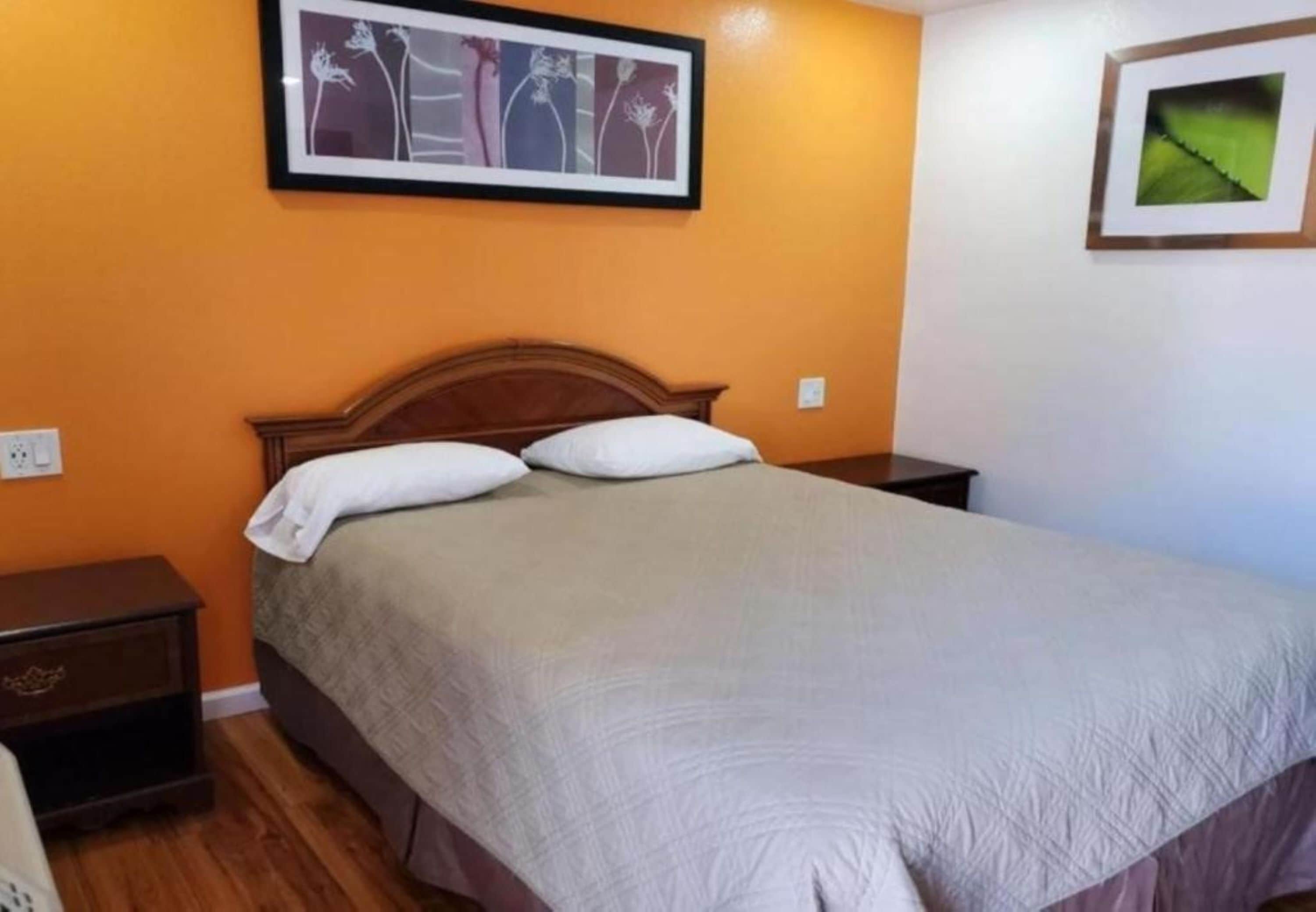 room, 1 king bed, non smoking | desk, free wifi, bed sheets