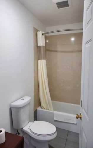 Premier Inn & Suites