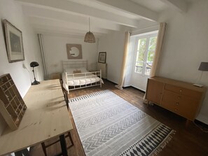 5 Schlafzimmer, Bügeleisen/Bügelbrett, WLAN