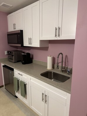 Fridge, microwave, oven, coffee/tea maker - The Secret Garden (Naples)