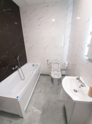 Hair dryer, towels, soap, toilet paper - Souvenirappart Sienkiewicza 3E (Bydgoszcz)