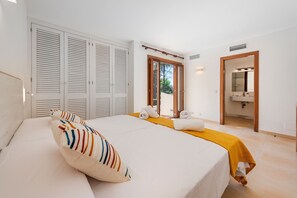 4 عدّة غرف نوم ومكواة/لوح كي وواي فاي مجانًا وملاءات أسرّة