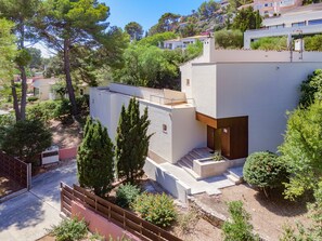 المنشأة من الخارج