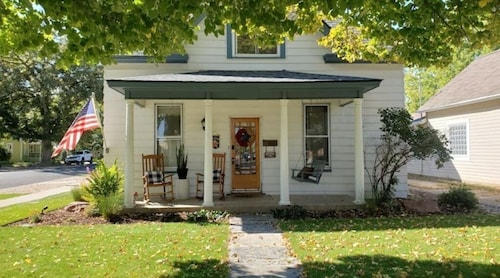 Quaint House in Downtown Loveland (Entire House)