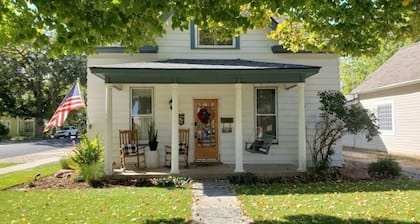 Quaint House in Downtown Loveland (Entire House)