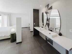 6 bedrooms, iron/ironing board, free WiFi, bed sheets - Villa de Prestige 460m2, Pinarello, Magnifique vue Mer, Piscine Chauffée (Porto-Vecchio)