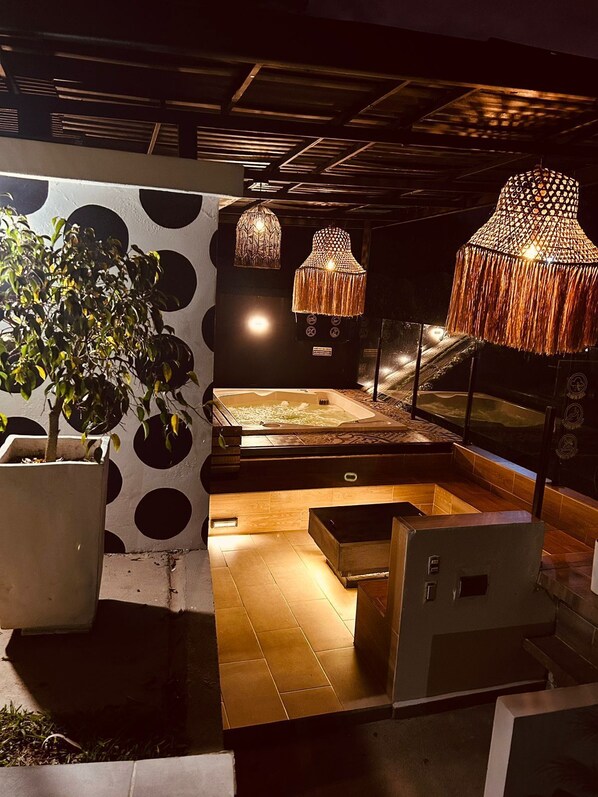 A spa area with a hot tub, two hanging lamps, and a potted plant. - MONTE GANDOLFO (El Peñol)