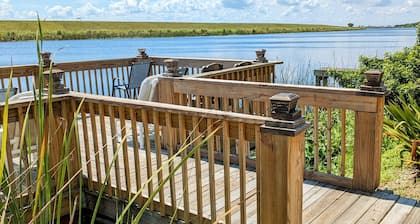 Cozy Lakeside Cabin Escape