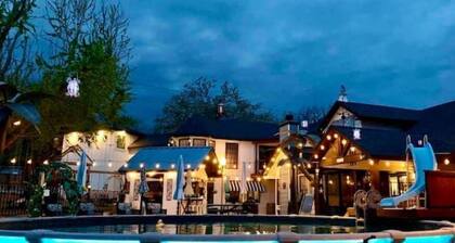 POOL & HOT TUB
5bed/3.5bath @ Czarnik Land