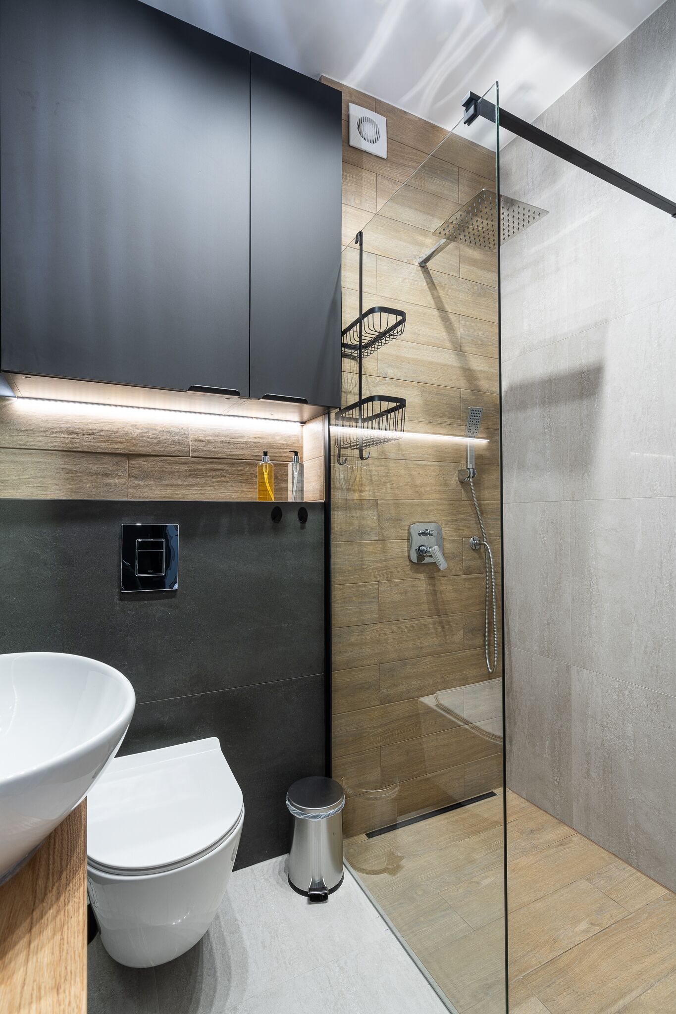 Appartement Confort | Salle de bain | Serviettes fournies, savon, shampoing, papier toilette