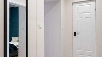 Appartement Confort | Coin séjour | Télévision à écran plat de 37 pouces avec chaînes par satellite