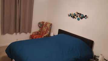 2 slaapkamers, een strijkplank/strijkijzer, gratis wifi, beddengoed