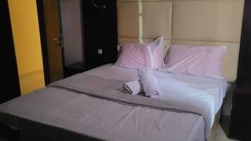 Habitación doble | Escritorio, espacio para trabajar con un portátil, wifi gratis
