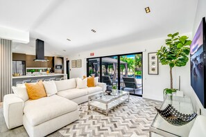 Smart TV - Heated Pool! Waterfront+Kayak! Close 2 Beach! (Fort Lauderdale)