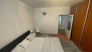 House | 4 bedrooms, iron/ironing board, free WiFi, bed sheets