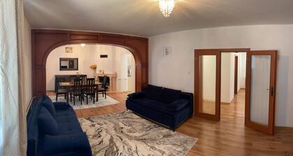 Beautiful 4 Bedroom House With a Relaxing Garden