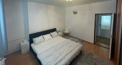 Beautiful 4 Bedroom House With a Relaxing Garden