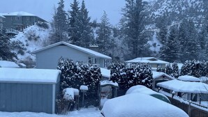 A residential area with snow-covered houses, trees, and a mountain in the background. - Welcome to our home. We speak English and mandarin if needed. (Kamloops)