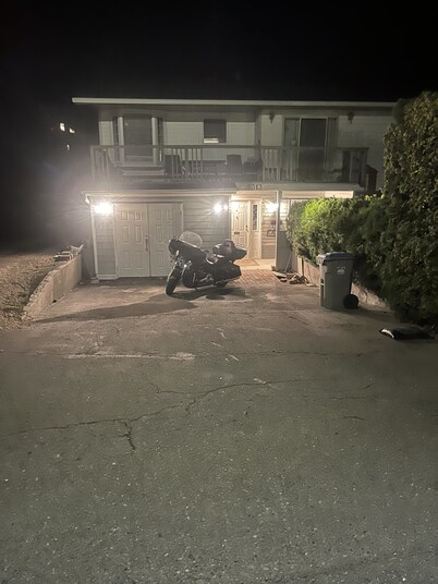 Welcome to our home. We speak English and mandarin if needed.