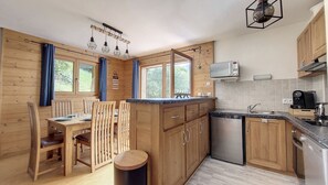 Kühlschrank, Mikrowelle, Ofen, Geschirrspüler
