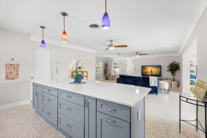 Lobby - Life is Better in Flip-Flops! Private, waterfront house with heated pool. (St. Petersburg)