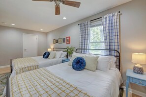 3 bedrooms, iron/ironing board, WiFi, bed sheets