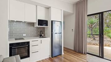 Fridge, microwave, oven, coffee/tea maker
