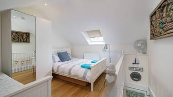 Cottage | 3 bedrooms, iron/ironing board, free WiFi, bed sheets