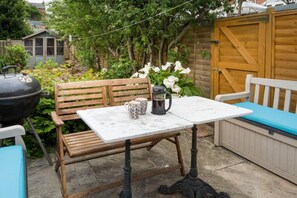 Outdoor dining - Impeccable 3 bed 2 Bath Central Cowes Cottage (Cowes)