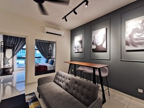 Classic-Apartment | Wohnbereich | Fernseher