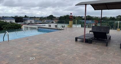 Cozy two Bedroom condo in Cantonments. 10-15 Minute drive to the airport.