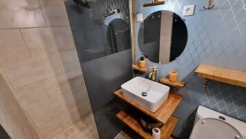 Shower, hair dryer, towels, toilet paper