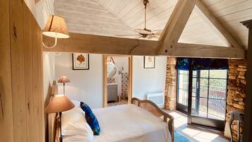 2 間睡房、房內夾萬、熨斗/熨衫板、免費 Wi-Fi